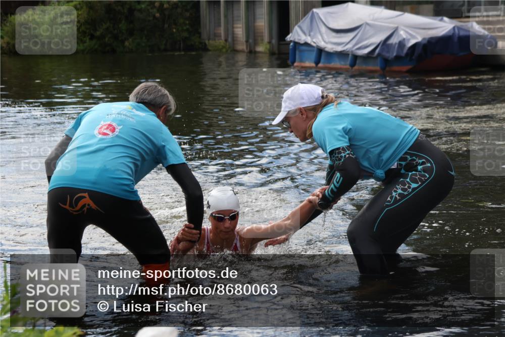 31.08.2025 - Elbe Triathlon Hamburg Luisa Fischer http://msf.ph/oto/8680063 31.08.2025 14:27:23 Schwimmen  meine-sportfotos.de