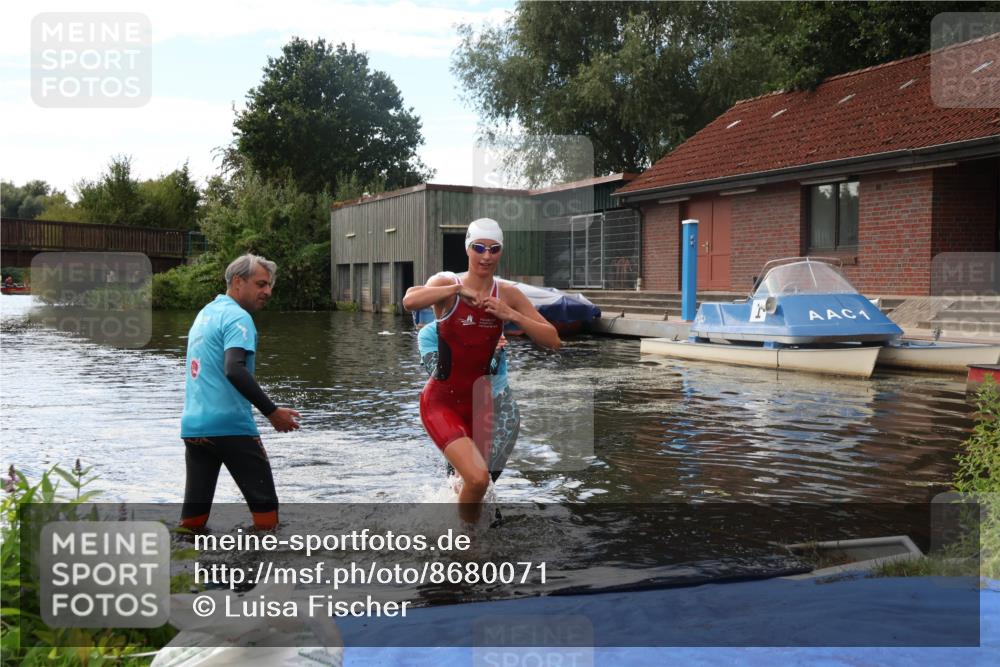 31.08.2025 - Elbe Triathlon Hamburg Luisa Fischer http://msf.ph/oto/8680071 31.08.2025 14:27:25 Schwimmen  meine-sportfotos.de