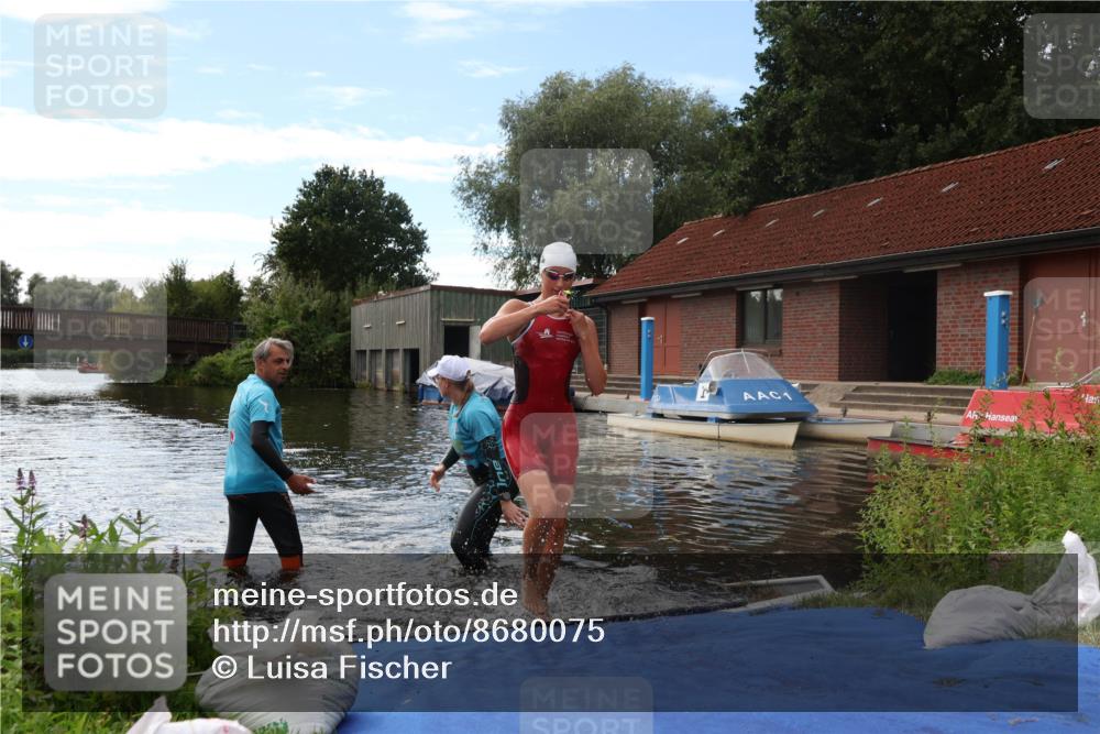 31.08.2025 - Elbe Triathlon Hamburg Luisa Fischer http://msf.ph/oto/8680075 31.08.2025 14:27:25 Schwimmen  meine-sportfotos.de