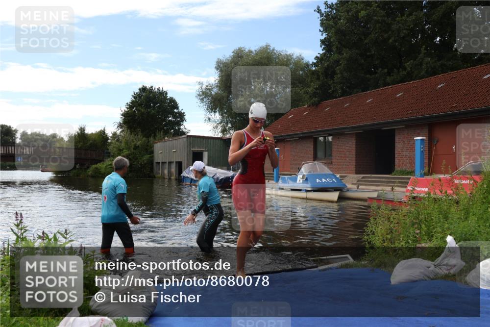 31.08.2025 - Elbe Triathlon Hamburg Luisa Fischer http://msf.ph/oto/8680078 31.08.2025 14:27:26 Schwimmen  meine-sportfotos.de
