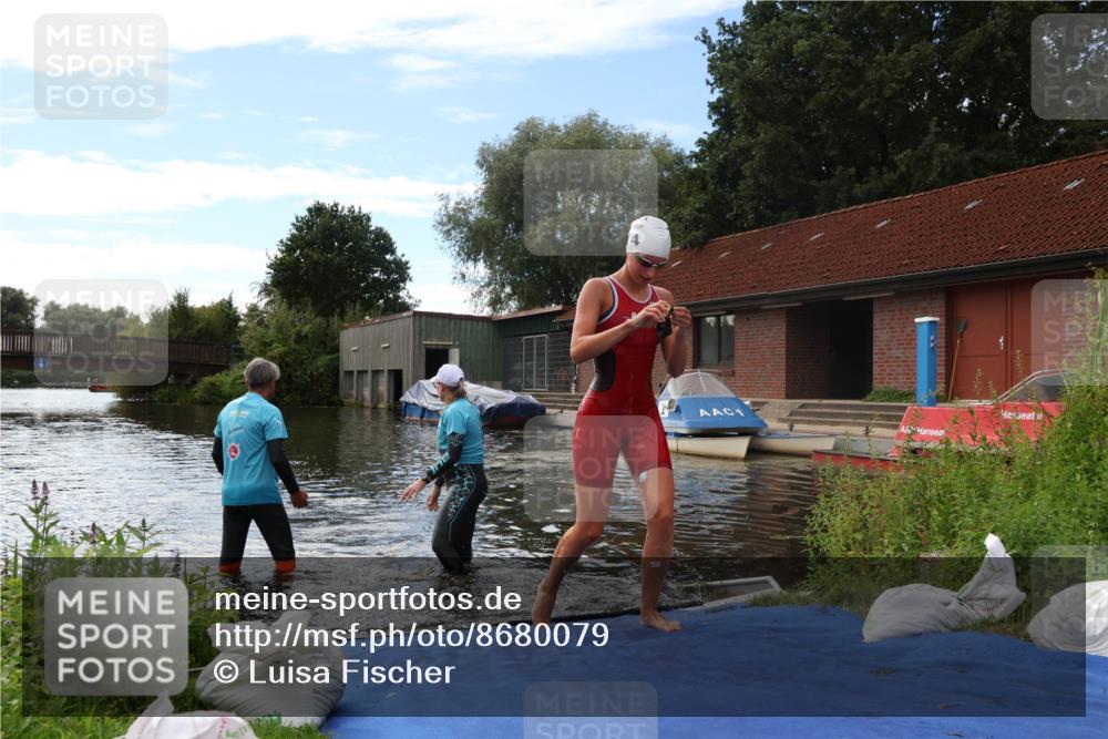 31.08.2025 - Elbe Triathlon Hamburg Luisa Fischer http://msf.ph/oto/8680079 31.08.2025 14:27:26 Schwimmen  meine-sportfotos.de