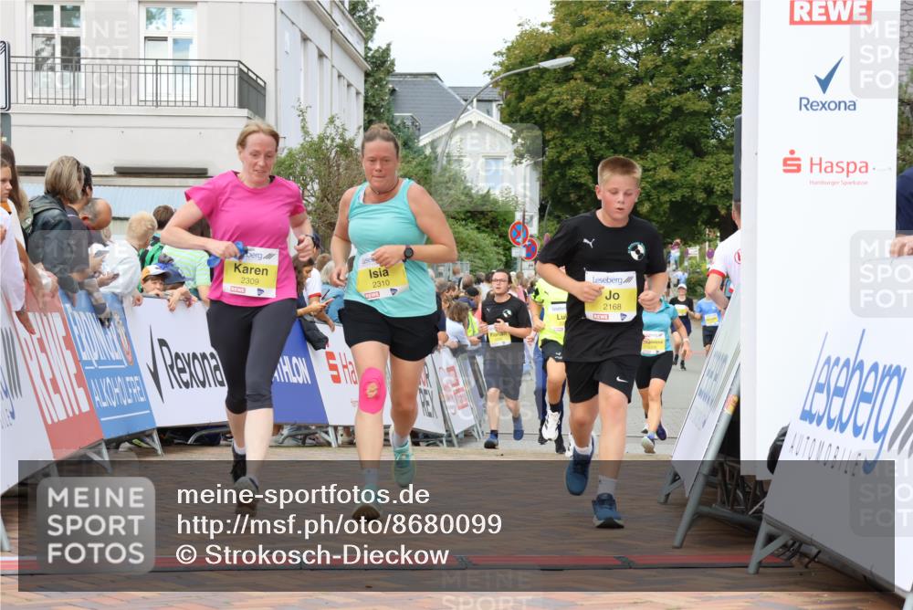 31.08.2025 - 21. Blankeneser Heldenlauf Strokosch-Dieckow http://msf.ph/oto/8680099 31.08.2025 10:30:51 Ziel 2179, 2594, 2376, 2279, 2168, 2600, 2206, 2309, 2310 meine-sportfotos.de