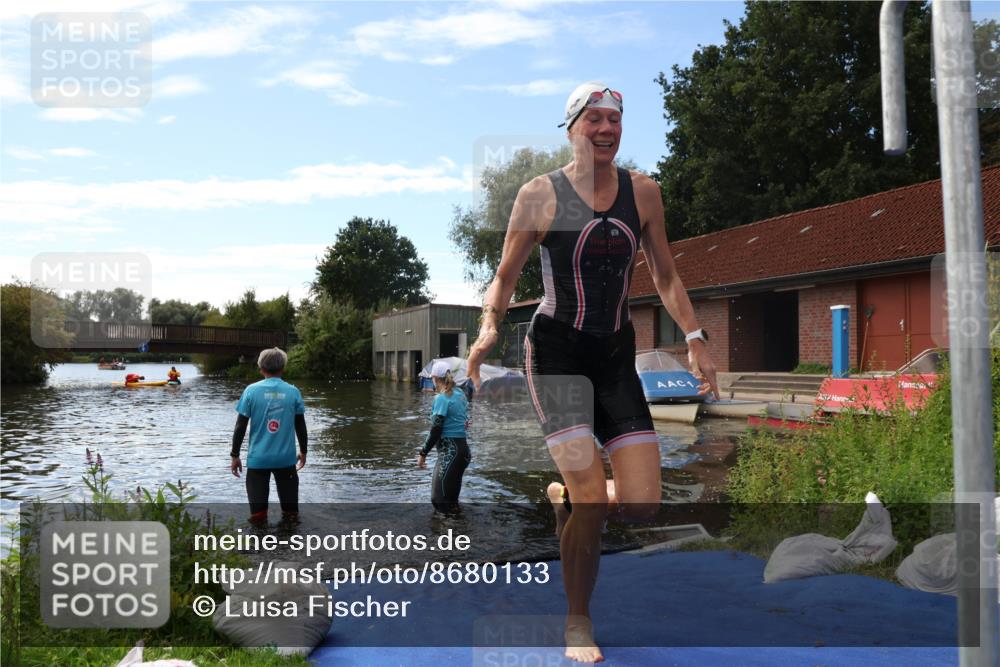 31.08.2025 - Elbe Triathlon Hamburg Luisa Fischer http://msf.ph/oto/8680133 31.08.2025 14:32:15 Schwimmen  meine-sportfotos.de