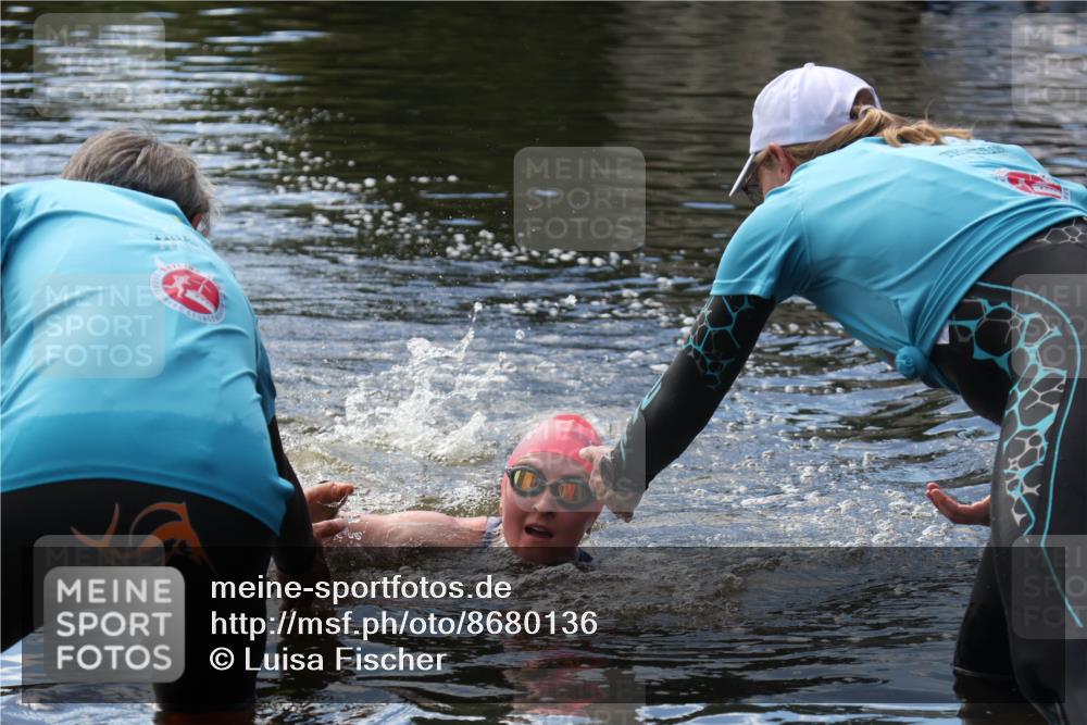 31.08.2025 - Elbe Triathlon Hamburg Luisa Fischer http://msf.ph/oto/8680136 31.08.2025 14:32:25 Schwimmen  meine-sportfotos.de