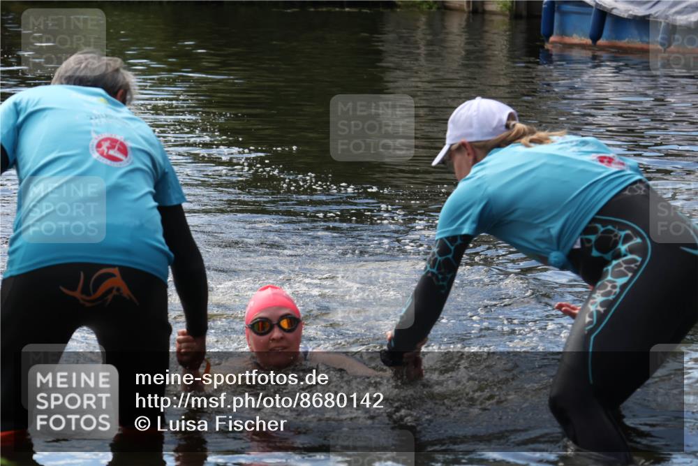 31.08.2025 - Elbe Triathlon Hamburg Luisa Fischer http://msf.ph/oto/8680142 31.08.2025 14:32:26 Schwimmen  meine-sportfotos.de