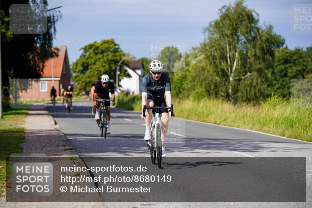 31.08.2025 - Elbe Triathlon Hamburg Michael Burmester http://msf.ph/oto/8680149 31.08.2025 10:42:05 Radfahren 935, 987, 1094, 1123 meine-sportfotos.de