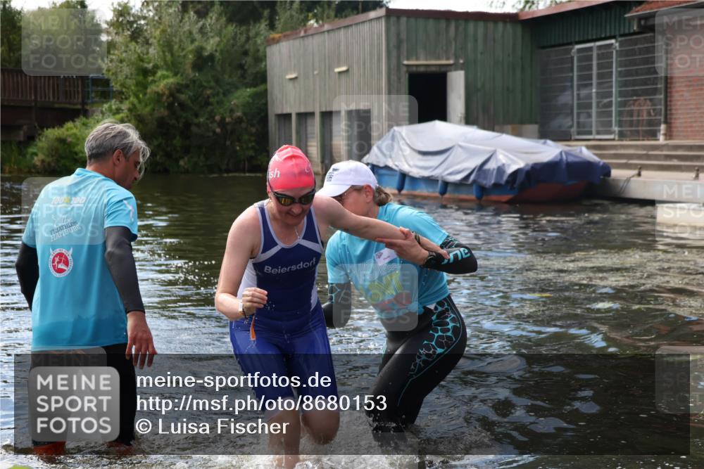 31.08.2025 - Elbe Triathlon Hamburg Luisa Fischer http://msf.ph/oto/8680153 31.08.2025 14:32:28 Schwimmen  meine-sportfotos.de
