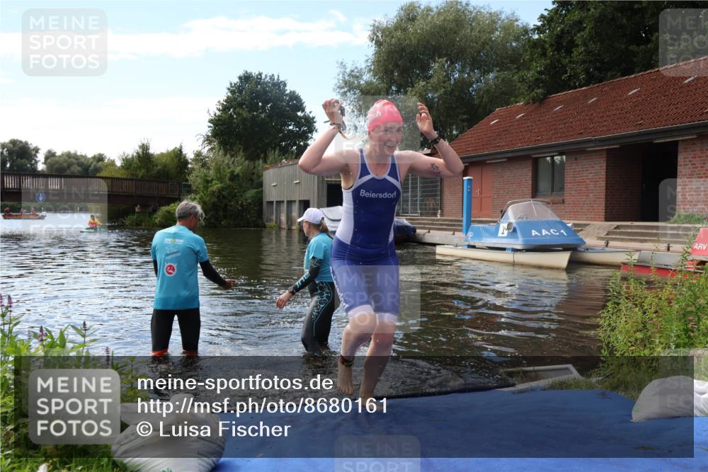 31.08.2025 - Elbe Triathlon Hamburg Luisa Fischer http://msf.ph/oto/8680161 31.08.2025 14:32:30 Schwimmen  meine-sportfotos.de
