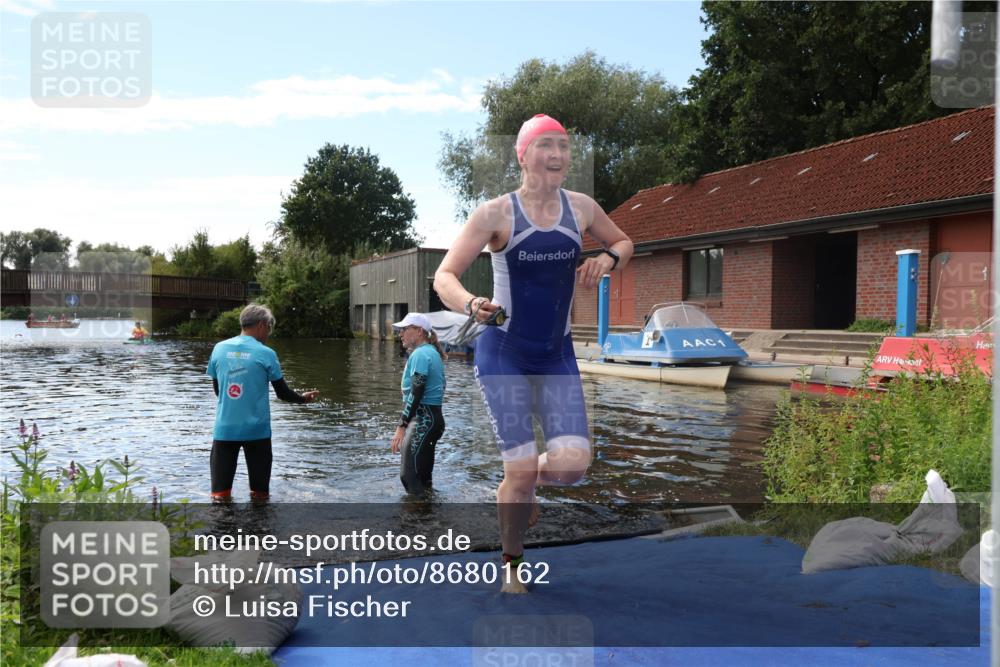 31.08.2025 - Elbe Triathlon Hamburg Luisa Fischer http://msf.ph/oto/8680162 31.08.2025 14:32:30 Schwimmen  meine-sportfotos.de