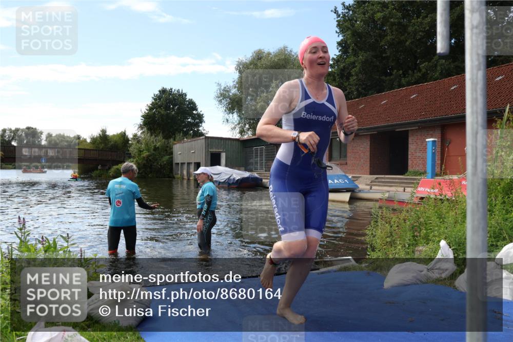 31.08.2025 - Elbe Triathlon Hamburg Luisa Fischer http://msf.ph/oto/8680164 31.08.2025 14:32:30 Schwimmen  meine-sportfotos.de