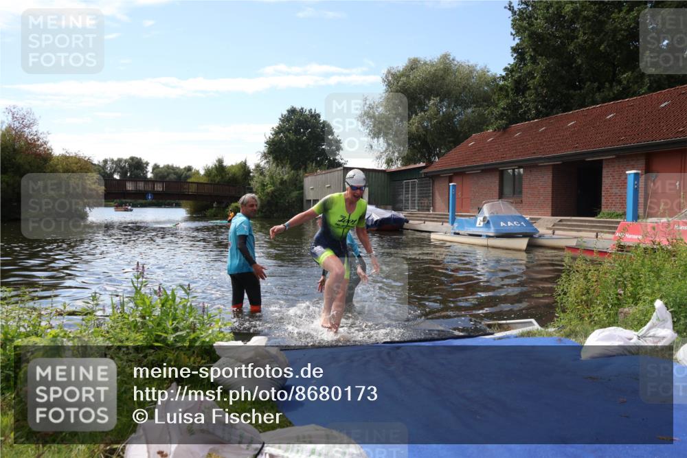 31.08.2025 - Elbe Triathlon Hamburg Luisa Fischer http://msf.ph/oto/8680173 31.08.2025 14:33:37 Schwimmen  meine-sportfotos.de