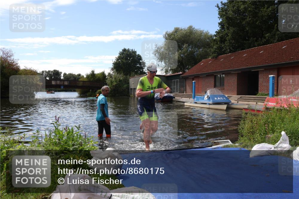 31.08.2025 - Elbe Triathlon Hamburg Luisa Fischer http://msf.ph/oto/8680175 31.08.2025 14:33:37 Schwimmen  meine-sportfotos.de