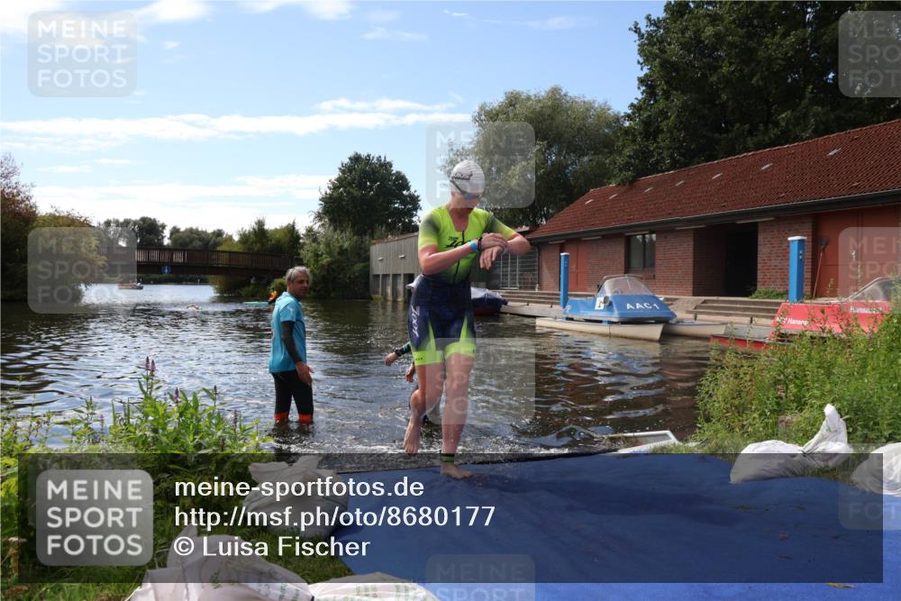 31.08.2025 - Elbe Triathlon Hamburg Luisa Fischer http://msf.ph/oto/8680177 31.08.2025 14:33:37 Schwimmen  meine-sportfotos.de