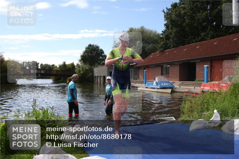 31.08.2025 - Elbe Triathlon Hamburg Luisa Fischer http://msf.ph/oto/8680178 31.08.2025 14:33:38 Schwimmen  meine-sportfotos.de
