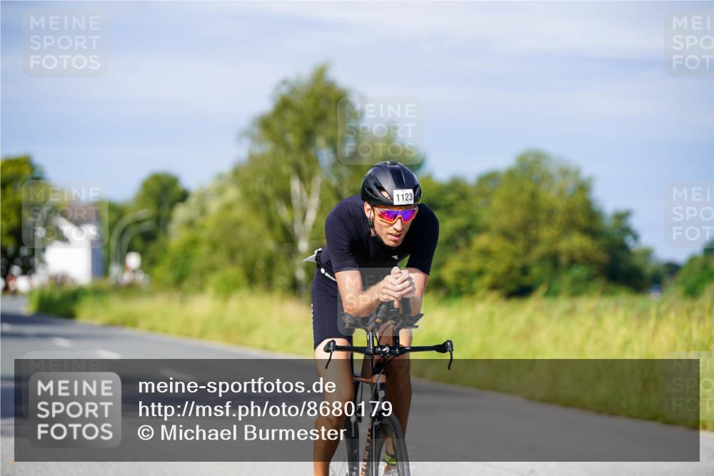 31.08.2025 - Elbe Triathlon Hamburg Michael Burmester http://msf.ph/oto/8680179 31.08.2025 10:42:11 Radfahren 1082, 1094, 1123, 1250, 1297 meine-sportfotos.de