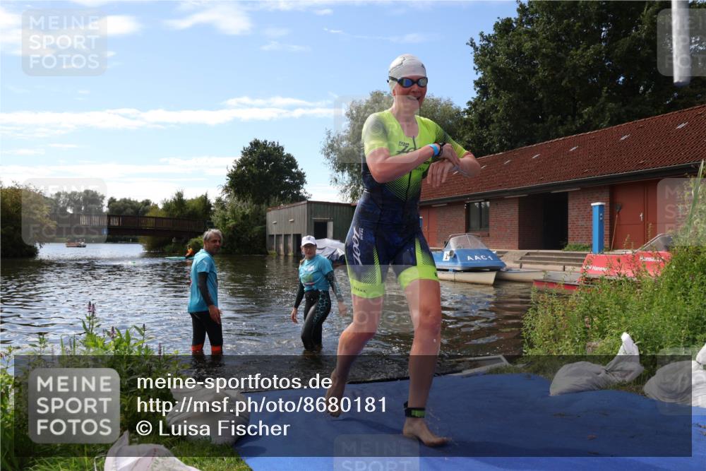 31.08.2025 - Elbe Triathlon Hamburg Luisa Fischer http://msf.ph/oto/8680181 31.08.2025 14:33:38 Schwimmen  meine-sportfotos.de
