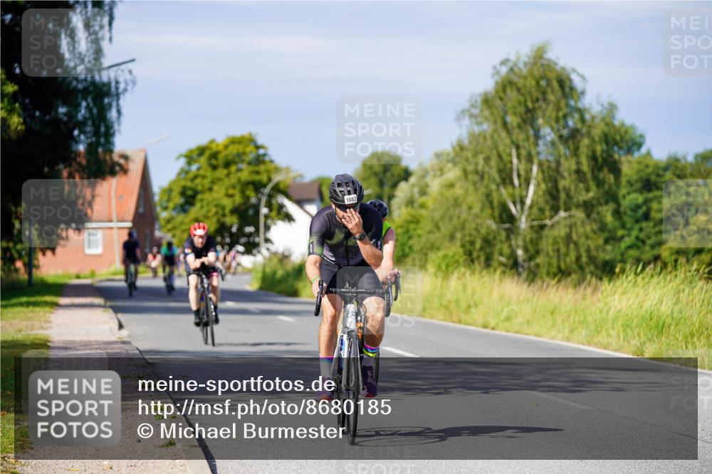 31.08.2025 - Elbe Triathlon Hamburg Michael Burmester http://msf.ph/oto/8680185 31.08.2025 10:42:15 Radfahren 993, 1082, 1250, 1297 meine-sportfotos.de