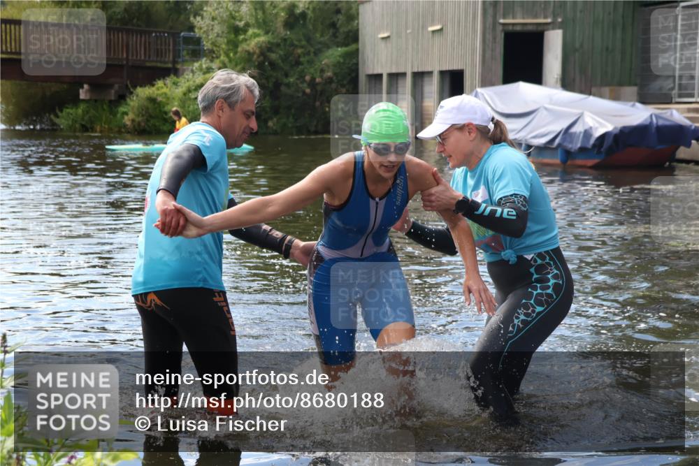 31.08.2025 - Elbe Triathlon Hamburg Luisa Fischer http://msf.ph/oto/8680188 31.08.2025 14:34:12 Schwimmen  meine-sportfotos.de