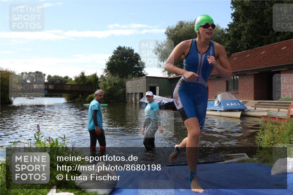 31.08.2025 - Elbe Triathlon Hamburg Luisa Fischer http://msf.ph/oto/8680198 31.08.2025 14:34:14 Schwimmen  meine-sportfotos.de