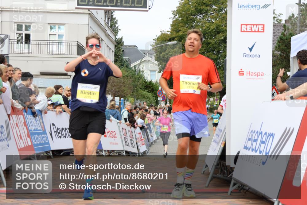 31.08.2025 - 21. Blankeneser Heldenlauf Strokosch-Dieckow http://msf.ph/oto/8680201 31.08.2025 10:30:46 Ziel 2179, 2279, 2102 meine-sportfotos.de