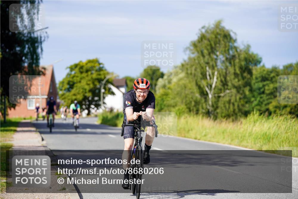 31.08.2025 - Elbe Triathlon Hamburg Michael Burmester http://msf.ph/oto/8680206 31.08.2025 10:42:17 Radfahren 992, 993, 1082, 1250, 1297 meine-sportfotos.de