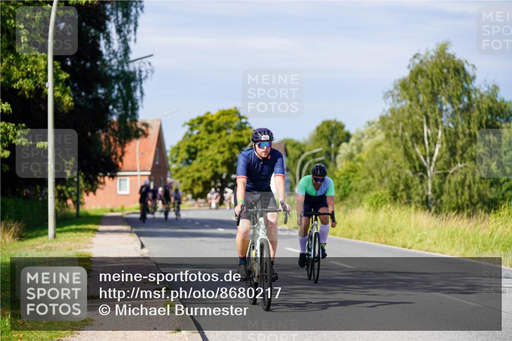 31.08.2025 - Elbe Triathlon Hamburg Michael Burmester http://msf.ph/oto/8680217 31.08.2025 10:42:21 Radfahren 992, 993 meine-sportfotos.de