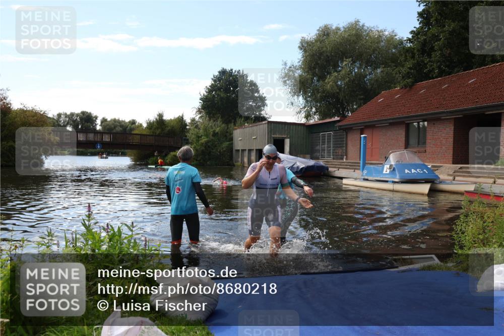 31.08.2025 - Elbe Triathlon Hamburg Luisa Fischer http://msf.ph/oto/8680218 31.08.2025 14:35:55 Schwimmen  meine-sportfotos.de