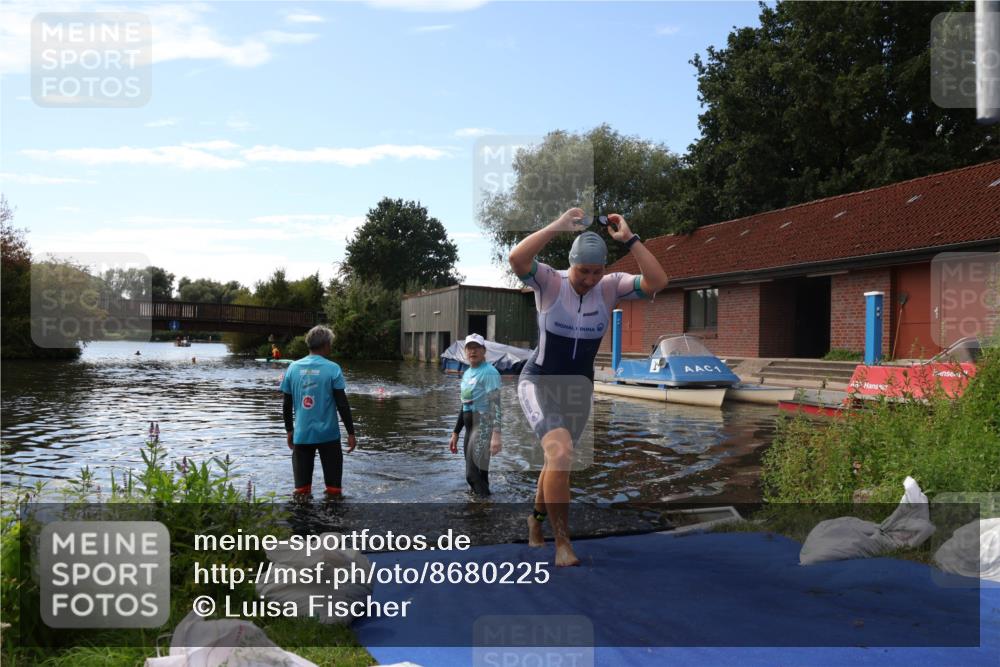 31.08.2025 - Elbe Triathlon Hamburg Luisa Fischer http://msf.ph/oto/8680225 31.08.2025 14:35:56 Schwimmen  meine-sportfotos.de