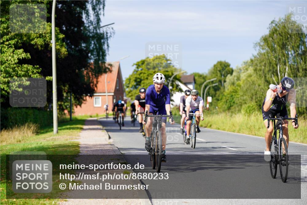 31.08.2025 - Elbe Triathlon Hamburg Michael Burmester http://msf.ph/oto/8680233 31.08.2025 10:42:29 Radfahren 954, 973, 1008, 1026, 1055, 1160, 1303, 1321, 1323 meine-sportfotos.de