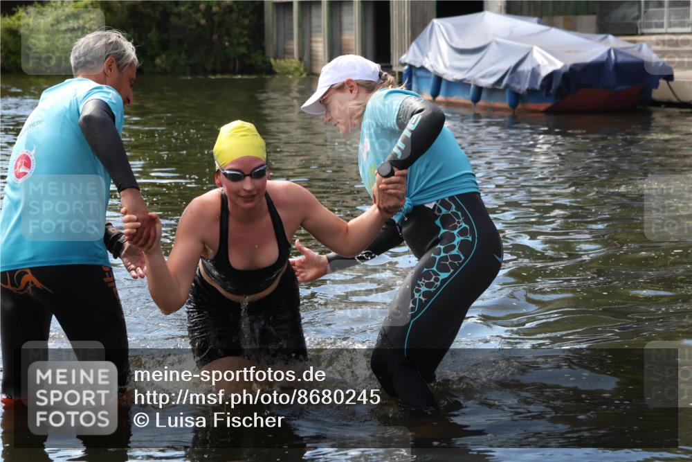 31.08.2025 - Elbe Triathlon Hamburg Luisa Fischer http://msf.ph/oto/8680245 31.08.2025 14:36:45 Schwimmen  meine-sportfotos.de