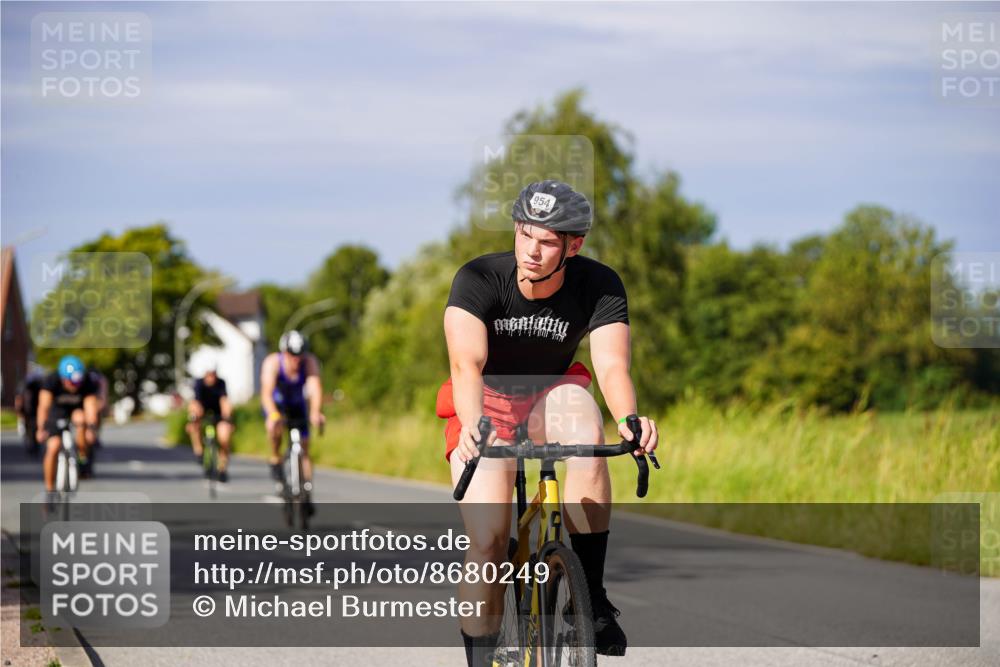 31.08.2025 - Elbe Triathlon Hamburg Michael Burmester http://msf.ph/oto/8680249 31.08.2025 10:42:32 Radfahren 954, 973, 1008, 1026, 1055, 1105, 1160, 1303, 1321, 1323 meine-sportfotos.de