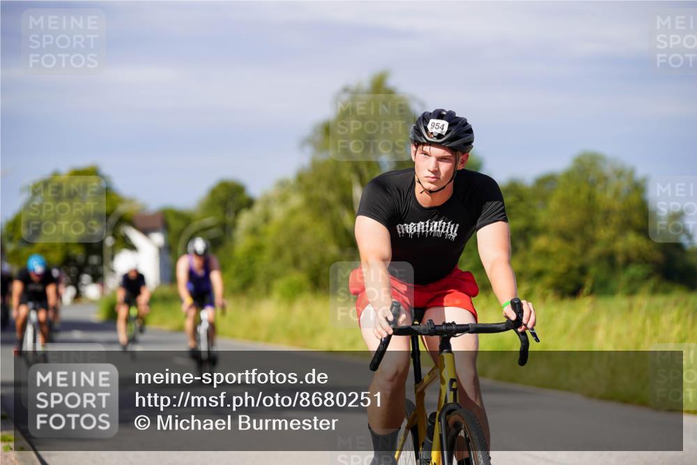31.08.2025 - Elbe Triathlon Hamburg Michael Burmester http://msf.ph/oto/8680251 31.08.2025 10:42:32 Radfahren 954, 973, 1008, 1026, 1055, 1105, 1160, 1303, 1321, 1323 meine-sportfotos.de