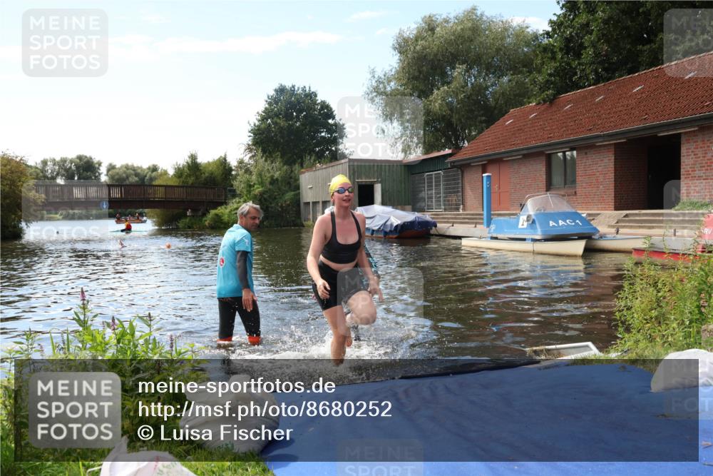 31.08.2025 - Elbe Triathlon Hamburg Luisa Fischer http://msf.ph/oto/8680252 31.08.2025 14:36:46 Schwimmen  meine-sportfotos.de
