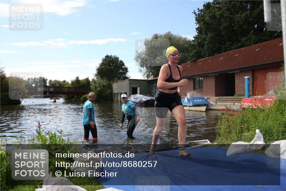 31.08.2025 - Elbe Triathlon Hamburg Luisa Fischer http://msf.ph/oto/8680257 31.08.2025 14:36:47 Schwimmen  meine-sportfotos.de