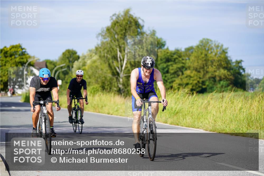31.08.2025 - Elbe Triathlon Hamburg Michael Burmester http://msf.ph/oto/8680258 31.08.2025 10:42:34 Radfahren 863, 954, 966, 973, 1026, 1055, 1105, 1160, 1303, 1321 meine-sportfotos.de