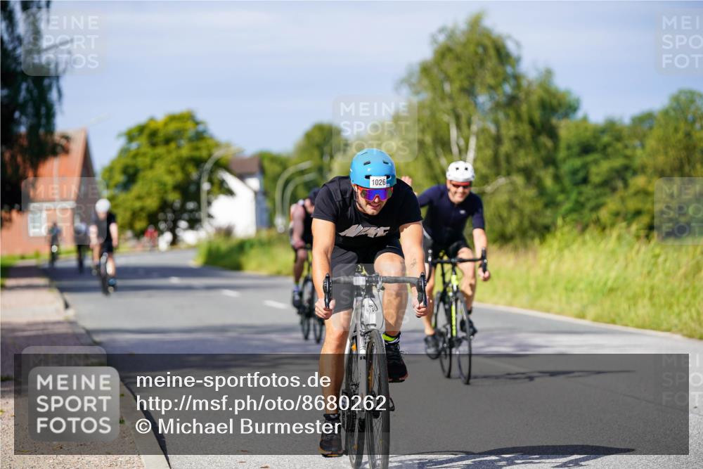 31.08.2025 - Elbe Triathlon Hamburg Michael Burmester http://msf.ph/oto/8680262 31.08.2025 10:42:34 Radfahren 863, 954, 966, 973, 1026, 1055, 1105, 1160, 1303, 1321 meine-sportfotos.de