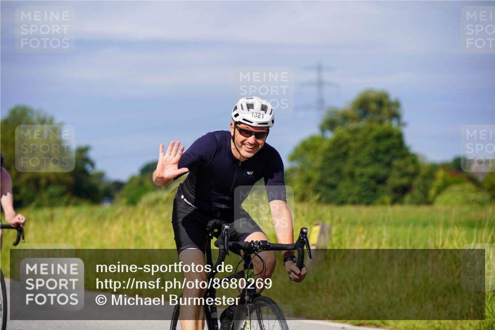 31.08.2025 - Elbe Triathlon Hamburg Michael Burmester http://msf.ph/oto/8680269 31.08.2025 10:42:36 Radfahren 863, 966, 1013, 1026, 1105, 1160, 1303, 1321 meine-sportfotos.de