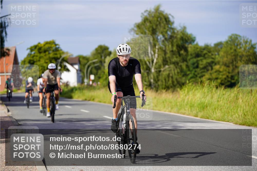 31.08.2025 - Elbe Triathlon Hamburg Michael Burmester http://msf.ph/oto/8680274 31.08.2025 10:42:38 Radfahren 863, 966, 1013, 1026, 1105, 1160, 1321 meine-sportfotos.de