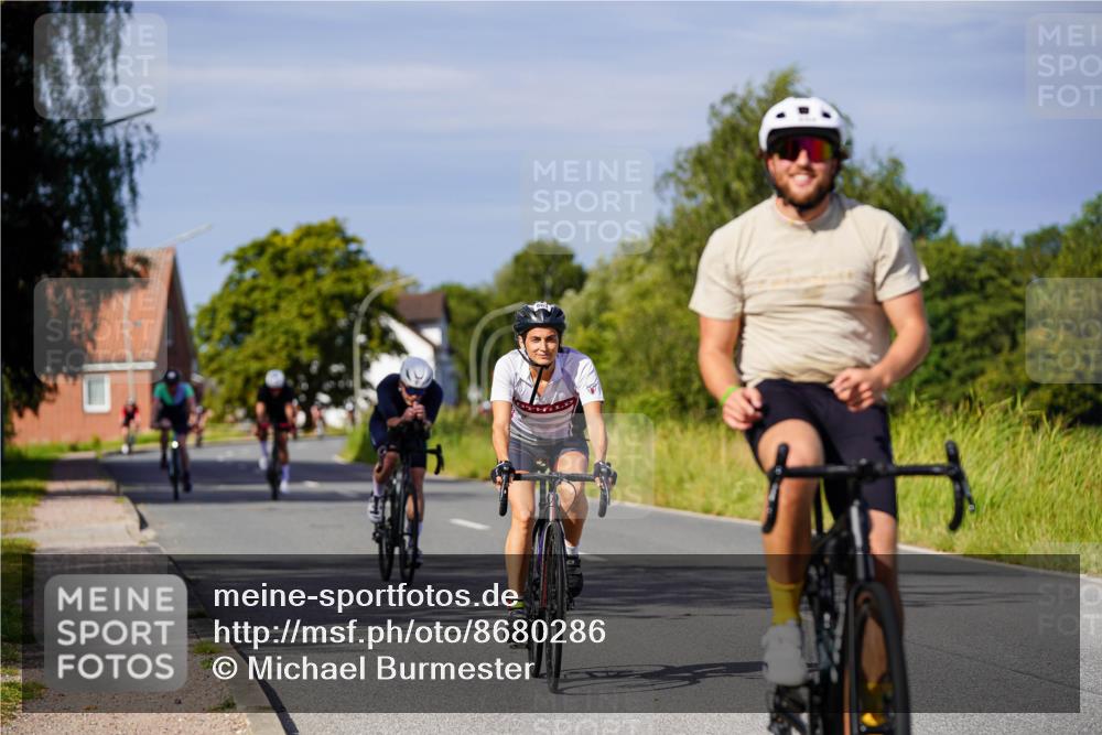 31.08.2025 - Elbe Triathlon Hamburg Michael Burmester http://msf.ph/oto/8680286 31.08.2025 10:42:40 Radfahren 863, 966, 1013, 1074, 1105, 1154 meine-sportfotos.de