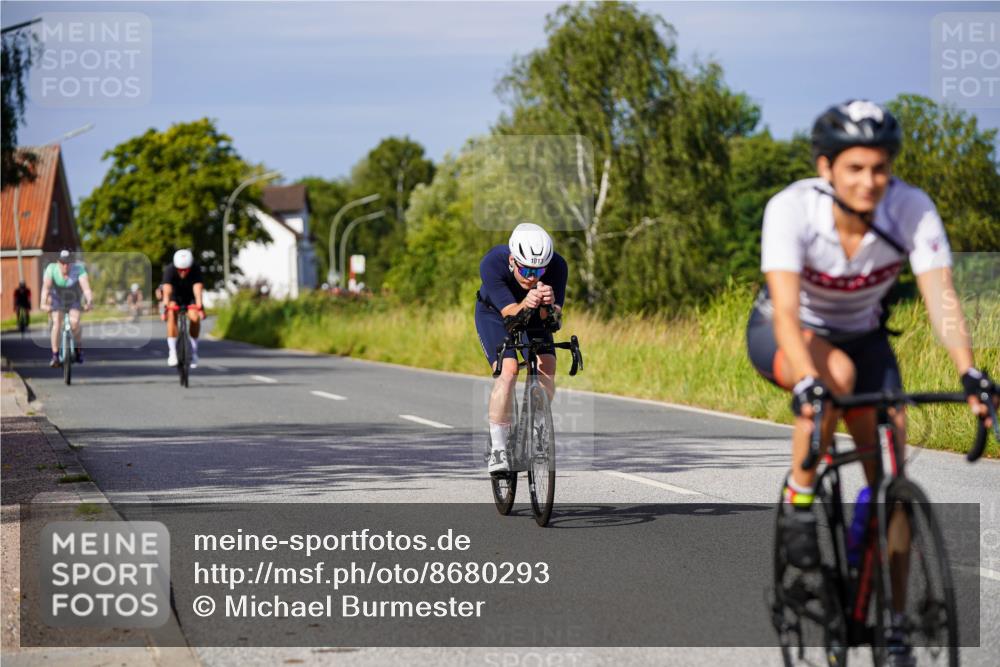 31.08.2025 - Elbe Triathlon Hamburg Michael Burmester http://msf.ph/oto/8680293 31.08.2025 10:42:41 Radfahren 863, 966, 1013, 1074, 1105, 1154 meine-sportfotos.de