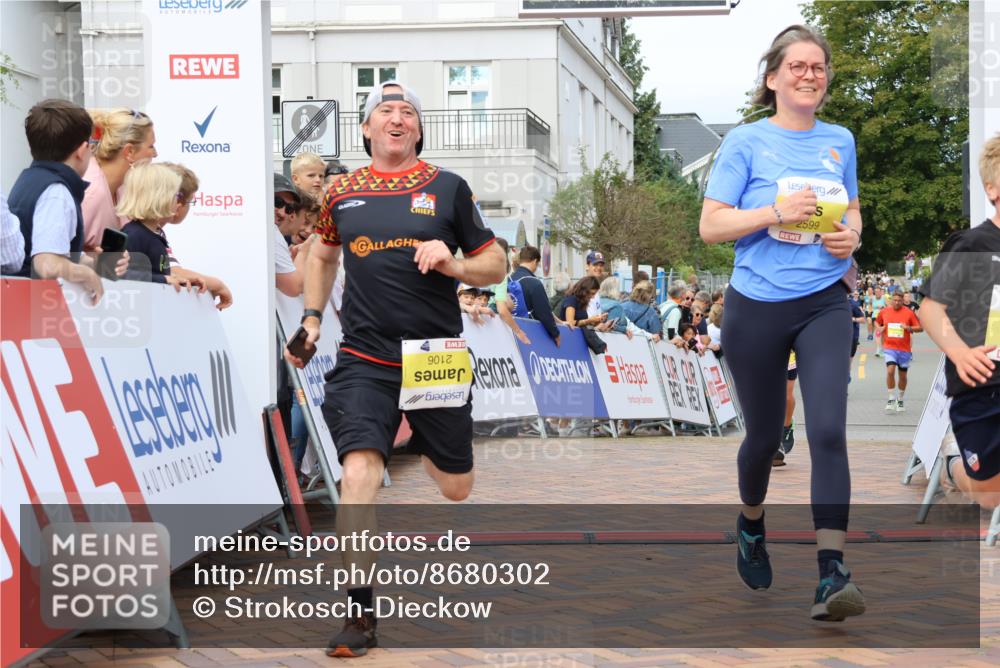 31.08.2025 - 21. Blankeneser Heldenlauf Strokosch-Dieckow http://msf.ph/oto/8680302 31.08.2025 10:30:37 Ziel 2560, 2106, 2599, 2102 meine-sportfotos.de