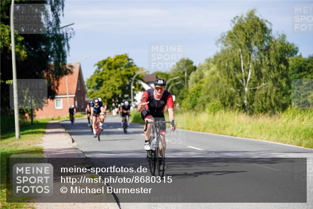 31.08.2025 - Elbe Triathlon Hamburg Michael Burmester http://msf.ph/oto/8680315 31.08.2025 10:42:52 Radfahren 934, 1098, 1266, 1281, 1329 meine-sportfotos.de