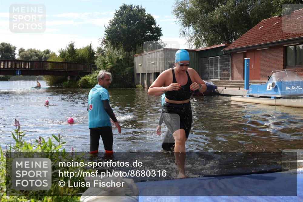 31.08.2025 - Elbe Triathlon Hamburg Luisa Fischer http://msf.ph/oto/8680316 31.08.2025 14:37:57 Schwimmen  meine-sportfotos.de