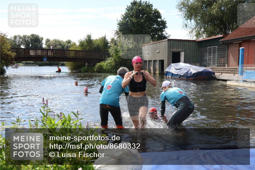 31.08.2025 - Elbe Triathlon Hamburg Luisa Fischer http://msf.ph/oto/8680332 31.08.2025 14:38:05 Schwimmen  meine-sportfotos.de