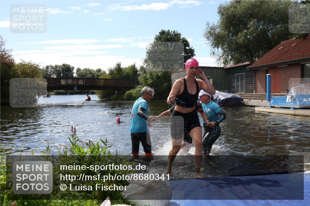 31.08.2025 - Elbe Triathlon Hamburg Luisa Fischer http://msf.ph/oto/8680341 31.08.2025 14:38:06 Schwimmen  meine-sportfotos.de