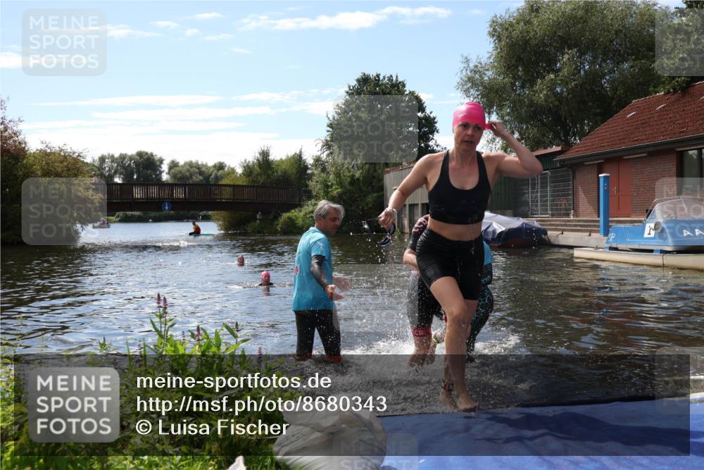 31.08.2025 - Elbe Triathlon Hamburg Luisa Fischer http://msf.ph/oto/8680343 31.08.2025 14:38:06 Schwimmen  meine-sportfotos.de