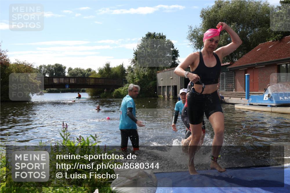 31.08.2025 - Elbe Triathlon Hamburg Luisa Fischer http://msf.ph/oto/8680344 31.08.2025 14:38:07 Schwimmen  meine-sportfotos.de
