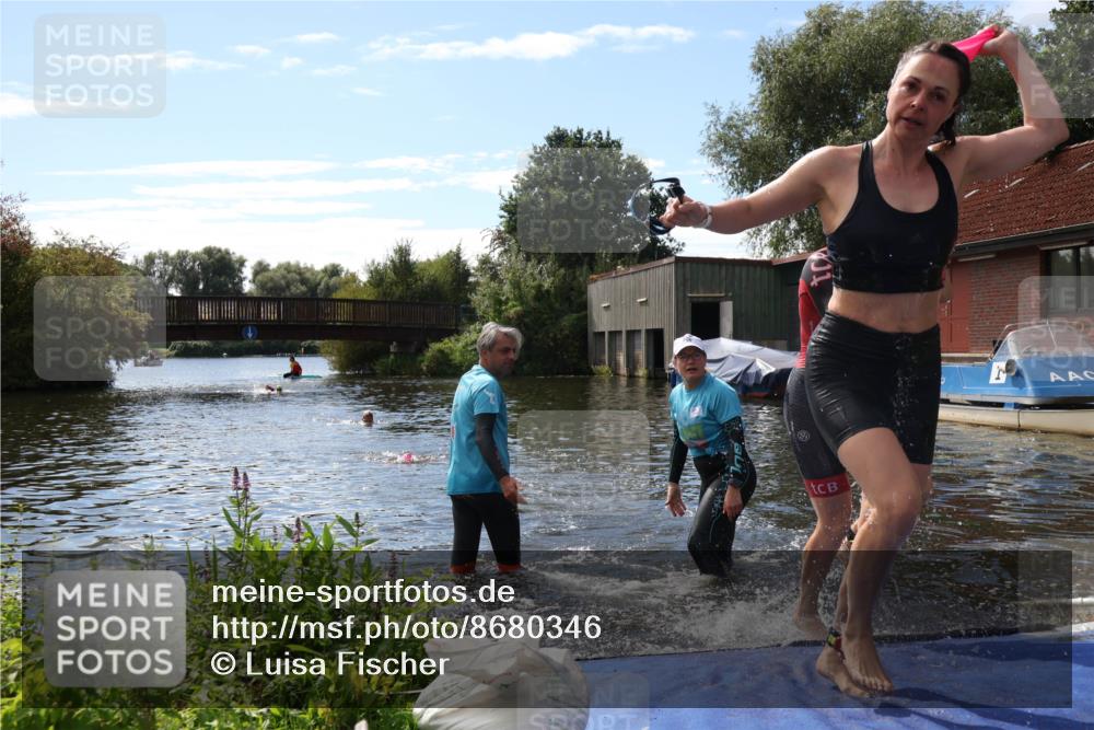 31.08.2025 - Elbe Triathlon Hamburg Luisa Fischer http://msf.ph/oto/8680346 31.08.2025 14:38:07 Schwimmen  meine-sportfotos.de