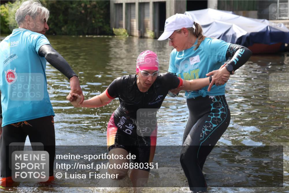 31.08.2025 - Elbe Triathlon Hamburg Luisa Fischer http://msf.ph/oto/8680351 31.08.2025 14:38:18 Schwimmen  meine-sportfotos.de