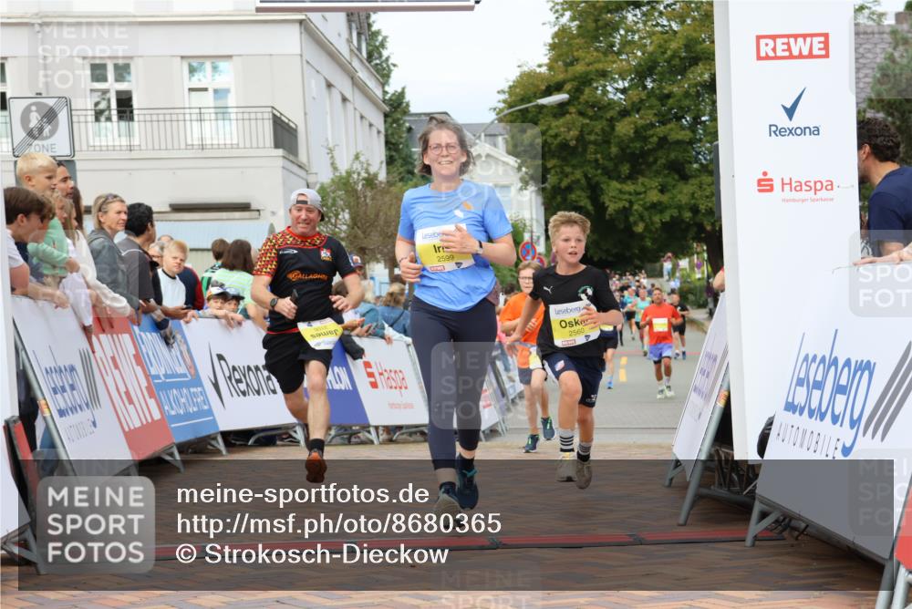 31.08.2025 - 21. Blankeneser Heldenlauf Strokosch-Dieckow http://msf.ph/oto/8680365 31.08.2025 10:30:36 Ziel 2560, 2106, 2599, 2102 meine-sportfotos.de